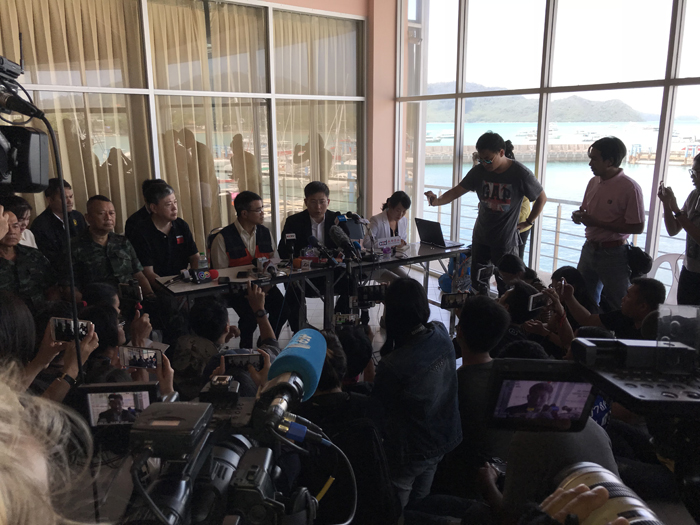 中國駐泰國大使呂健現(xiàn)場新聞發(fā)布會(huì).JPG