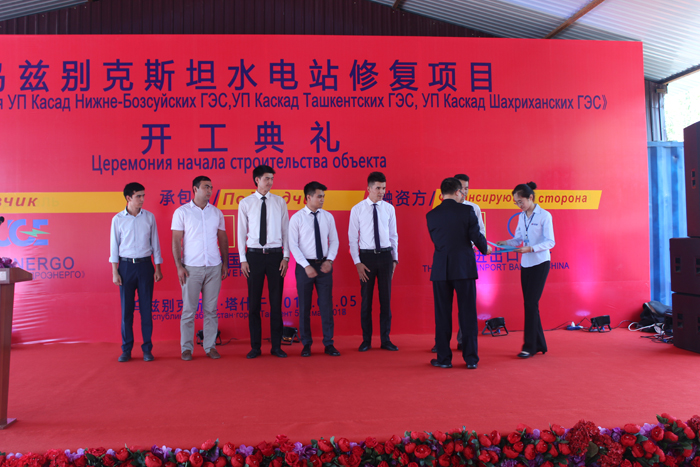 1531203310155731.jpg 頒發(fā)錄取通知書(shū).jpg