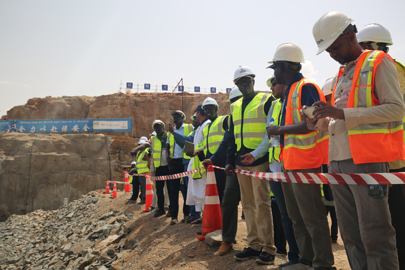 2.4 高專此次參觀廠房施工.JPG