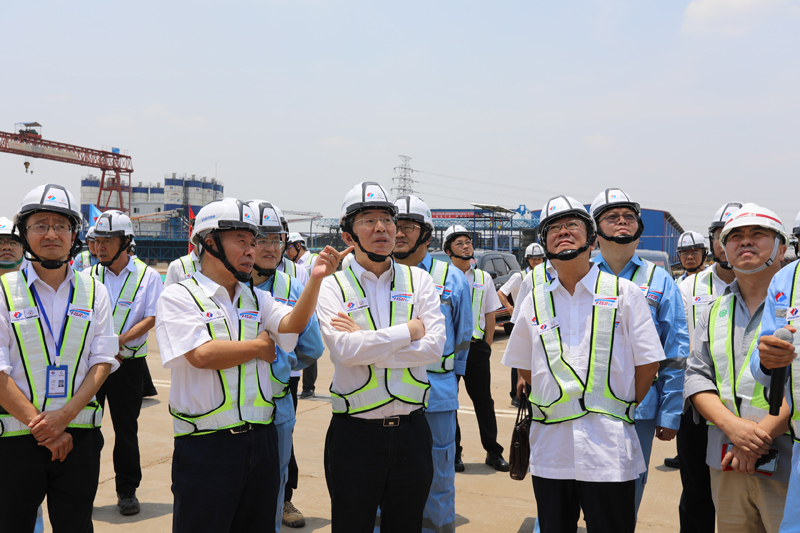 晏董事長、李燕明總視察一號梁場.jpg