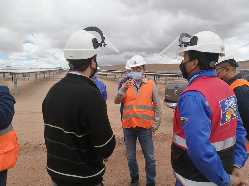 04 考察胡胡伊光伏項(xiàng)目部.jpg