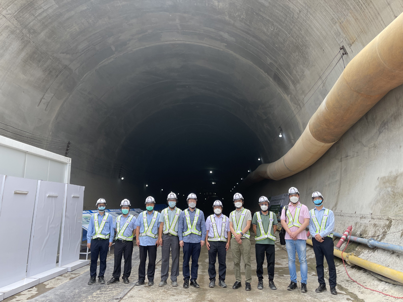 雅萬高鐵二號隧洞合影.jpg