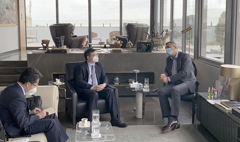 會(huì)見當(dāng)?shù)睾献骰锇?jpg