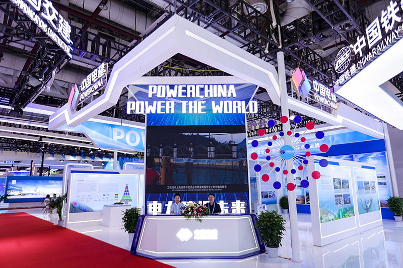 陳觀福代表中國電建參加第二十四屆中國國際貿(mào)易投資洽談會 (1).jpg