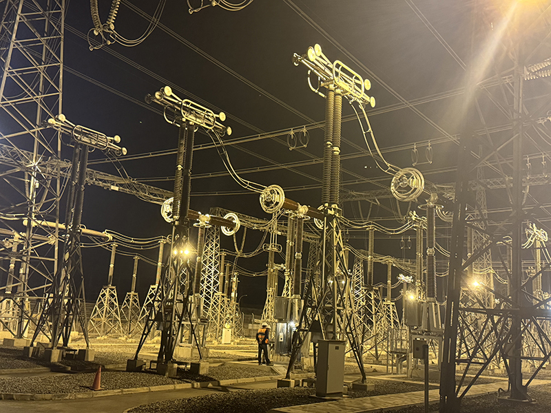 Alto Jahuel 500kV變電站 夜景.jpg